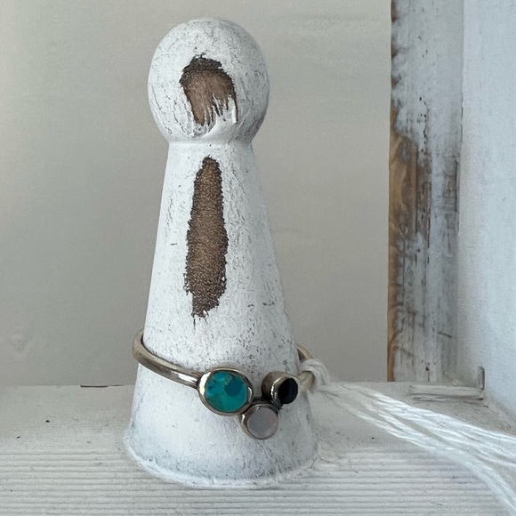 Chic Silver Ring with Turquoise and Black Stones - Picture 2 of 3